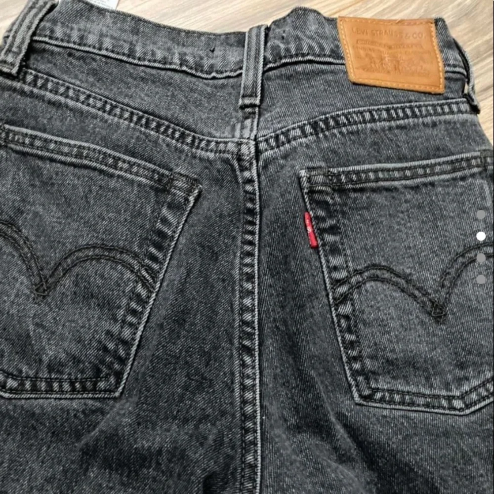 Levi’s Ribcage Straight-Leg Jeans - Picture 1 of 4